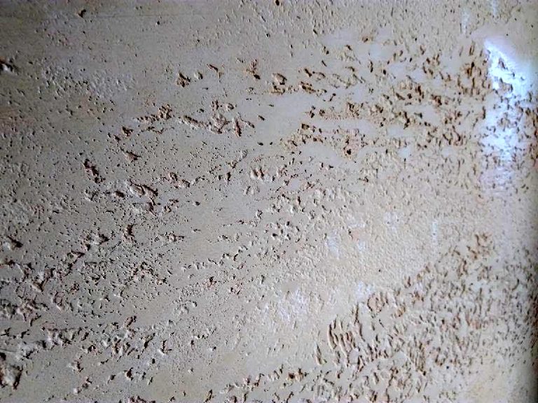 A second travertine effect — same stone story, different hand.