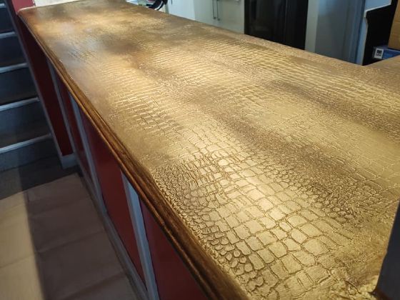 Countertops and worktops — Gold & Bronze Crocodile Print Bar Top