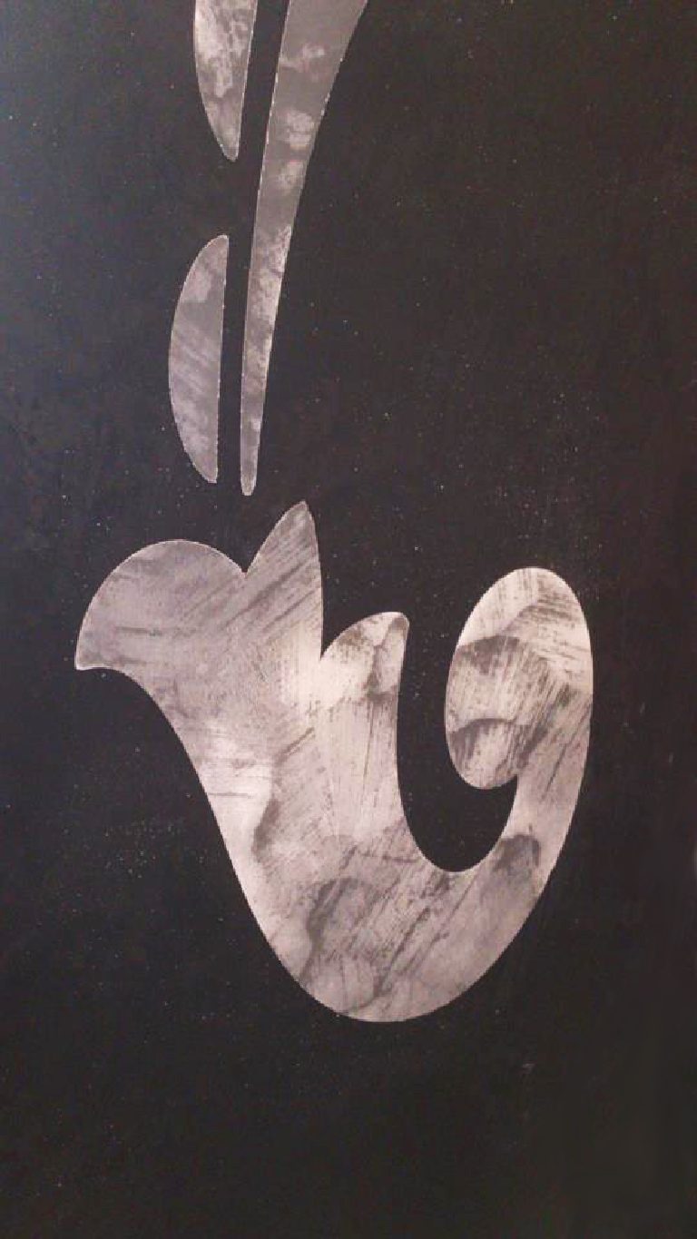 Black Marmorino featuring a stone coloured stencil, giving a stunning contrast