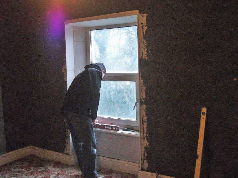 Levelling of window frames