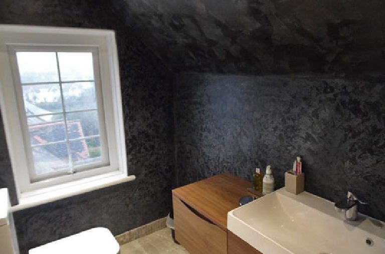 Black Marmorino En-Suite