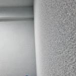 The corked office, walls and ceiling in one continuous coating