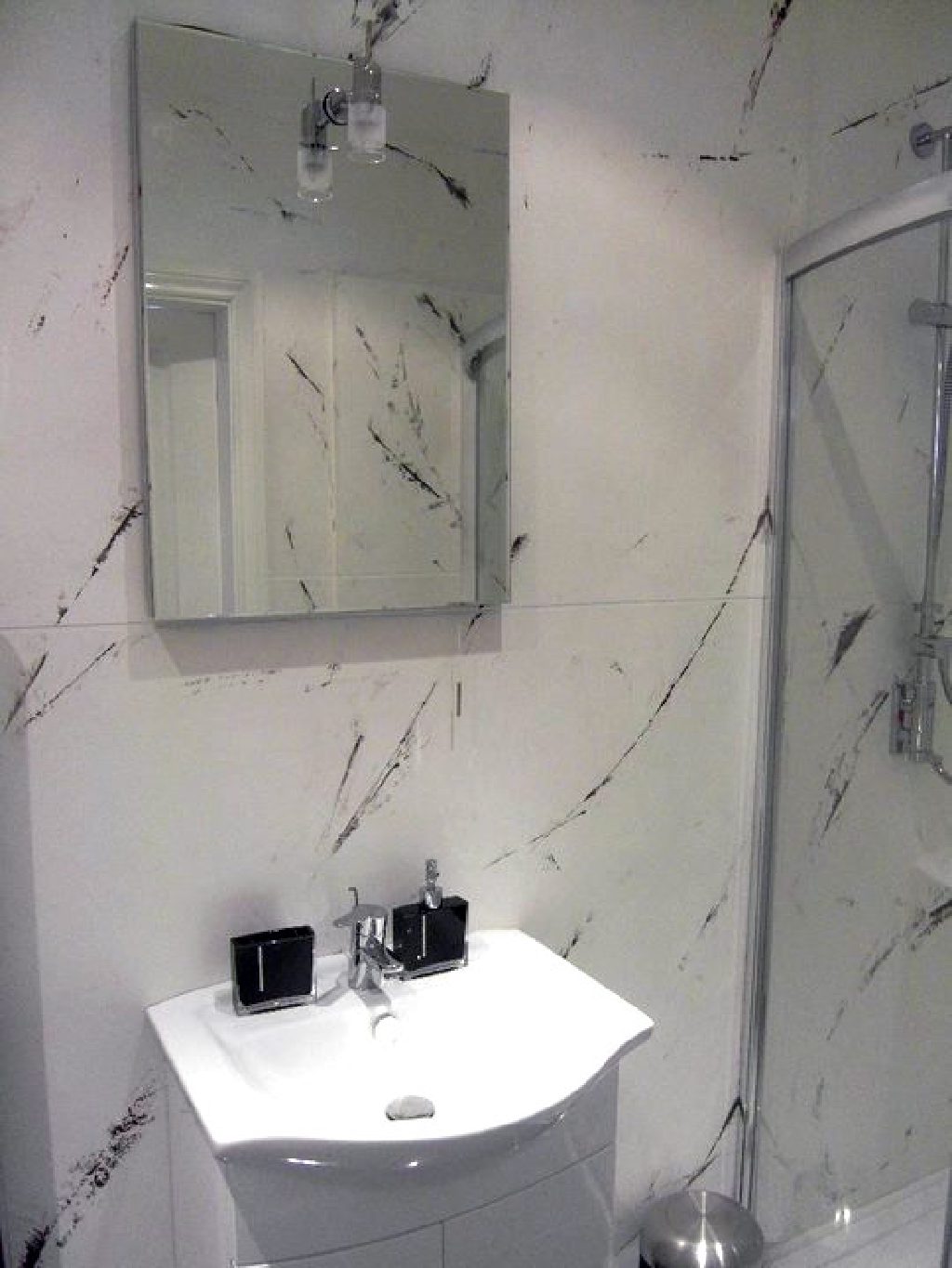 White Marmorino with shards of Gunmetal Grey