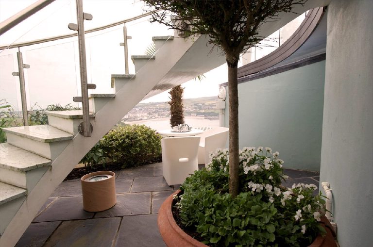 Staircase finished with Marmorino Classico