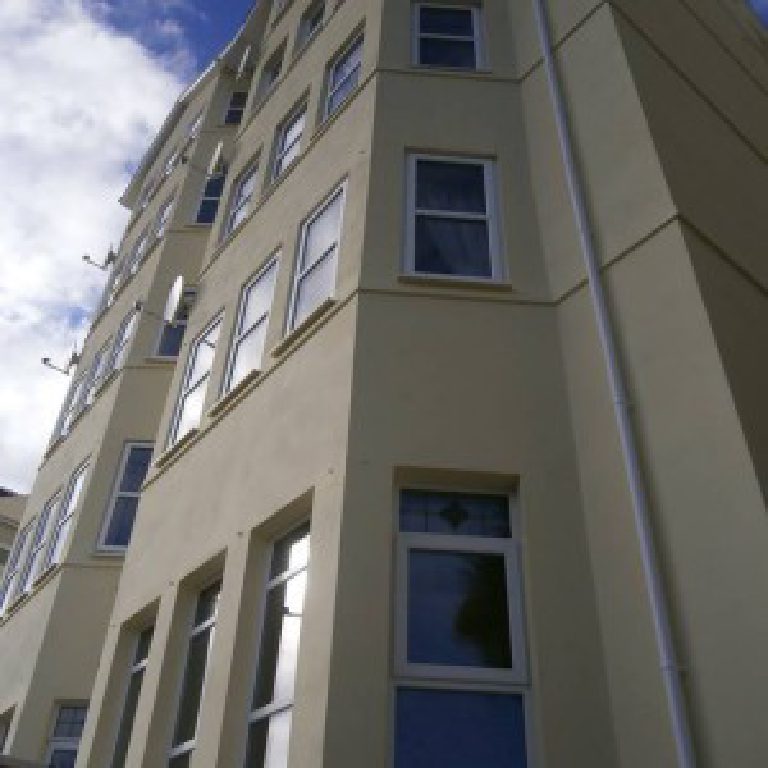 Falcon Cliff Apartments, Douglas