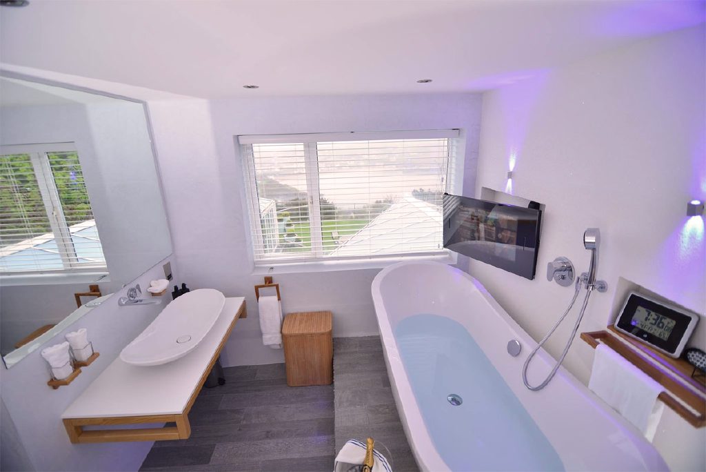 Glitter Flake feature wall, The Arches bathroom