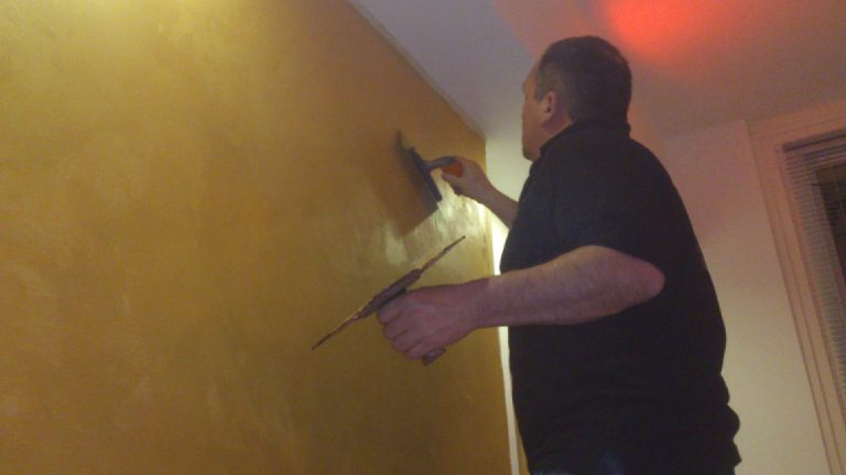 Applying Lucidato Venetian Plaster