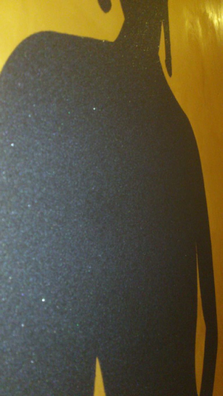 Luxurious gold Lucidato and black Crystal finish
