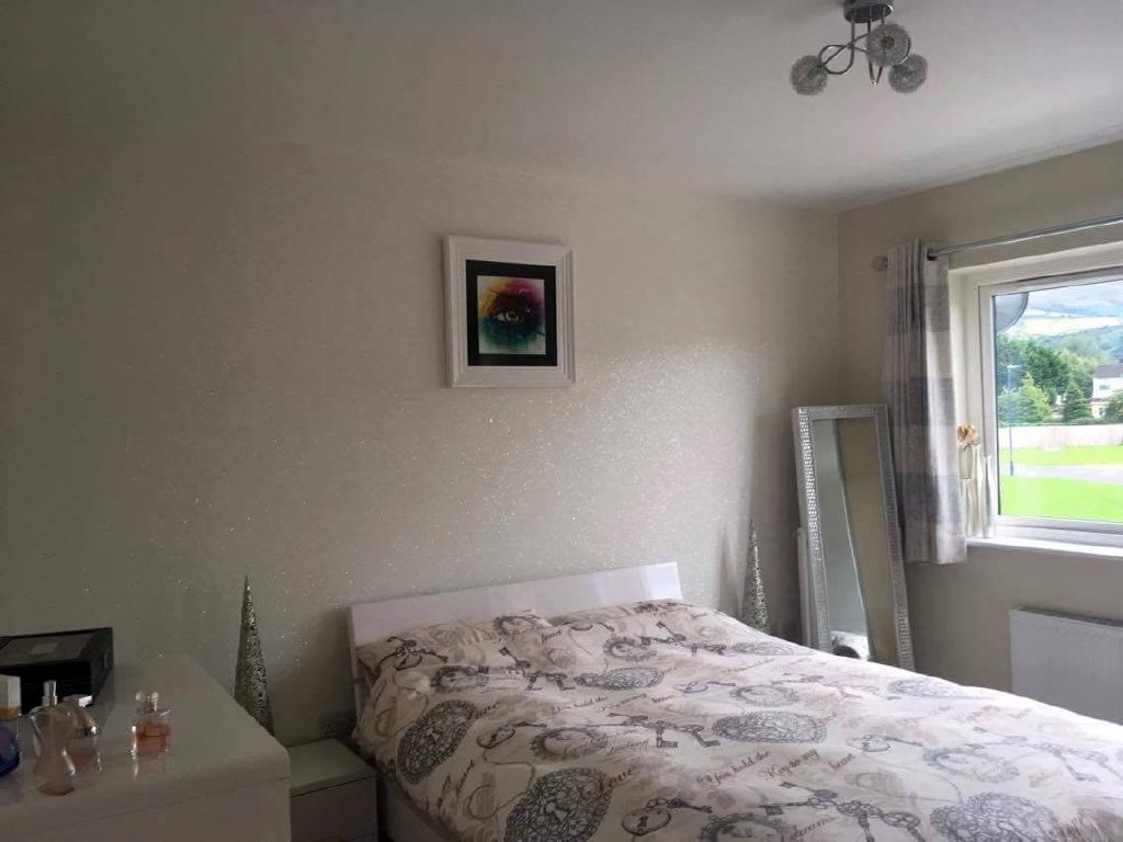 The bedroom transformed by the glitter feature wall