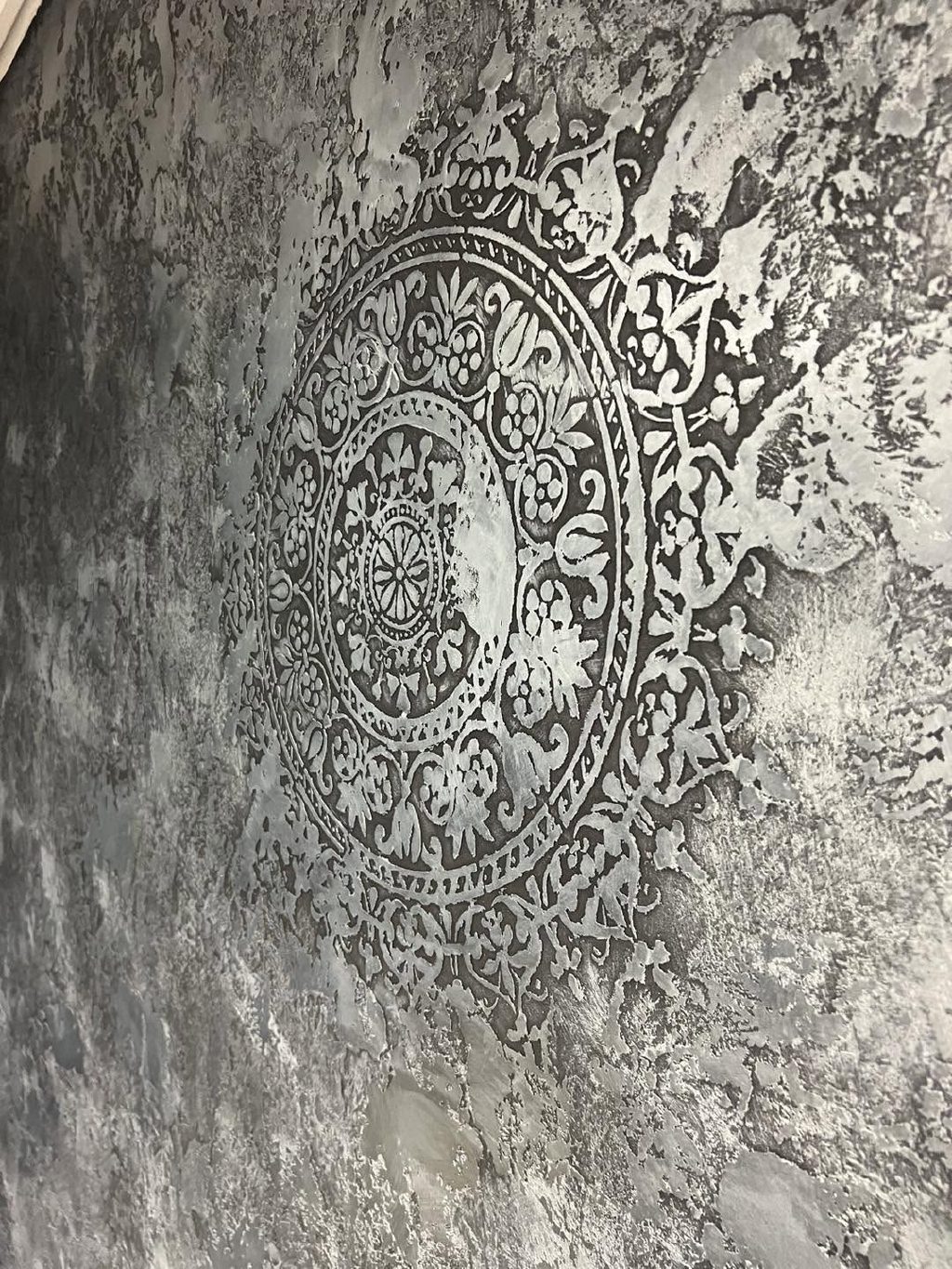 The stencilled medallion in silver wax, close to