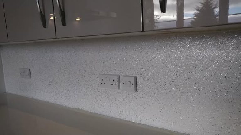 Ilumitextra Kitchen, Silver & White