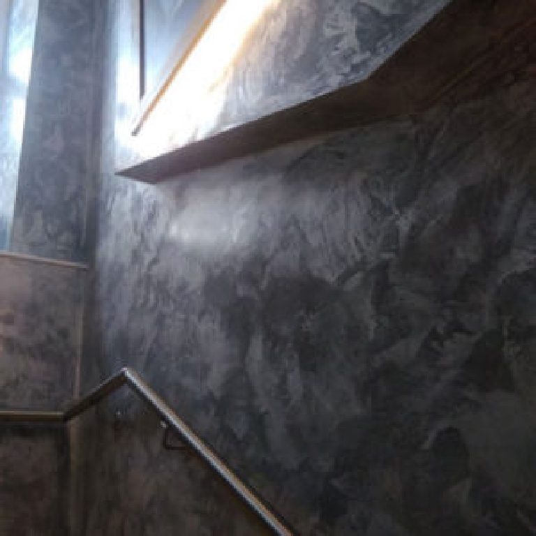 Silver-waxed grey Marmorino following the staircase down