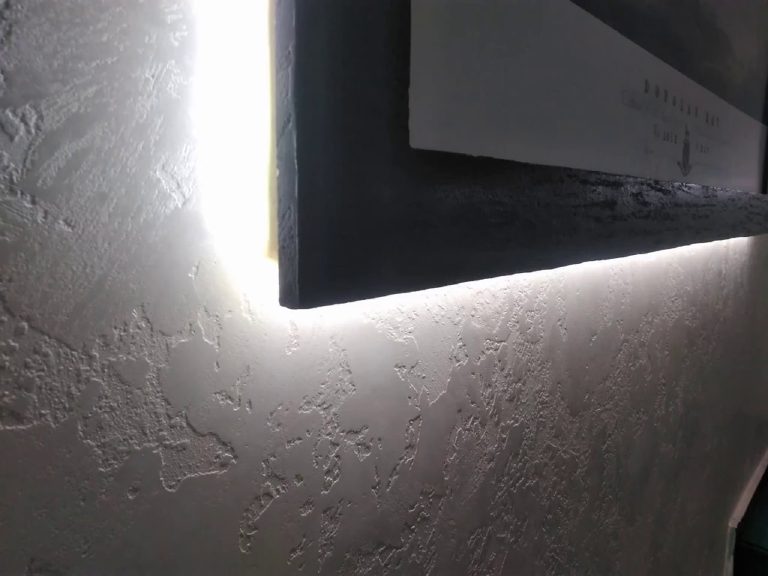 The halo of backlight behind a frame edge