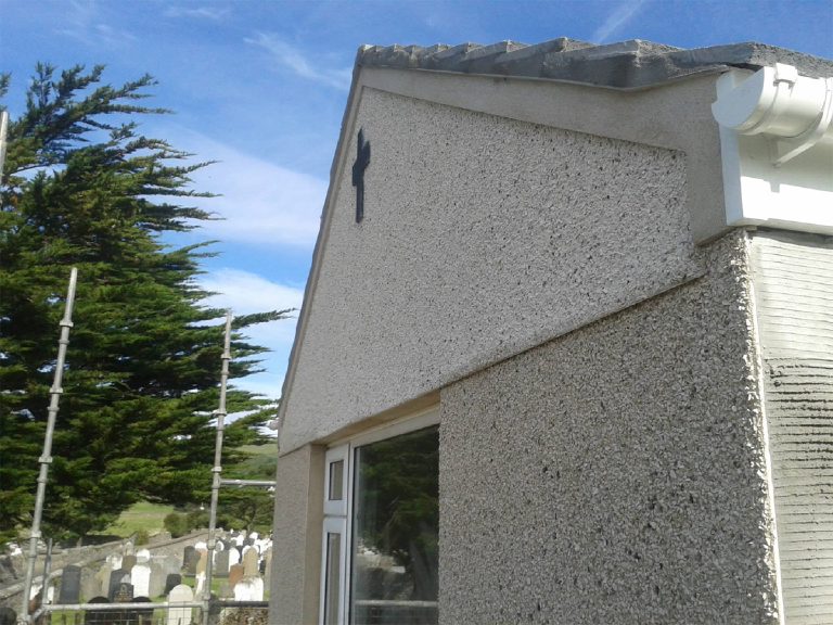Dashing the gable from the scaffold