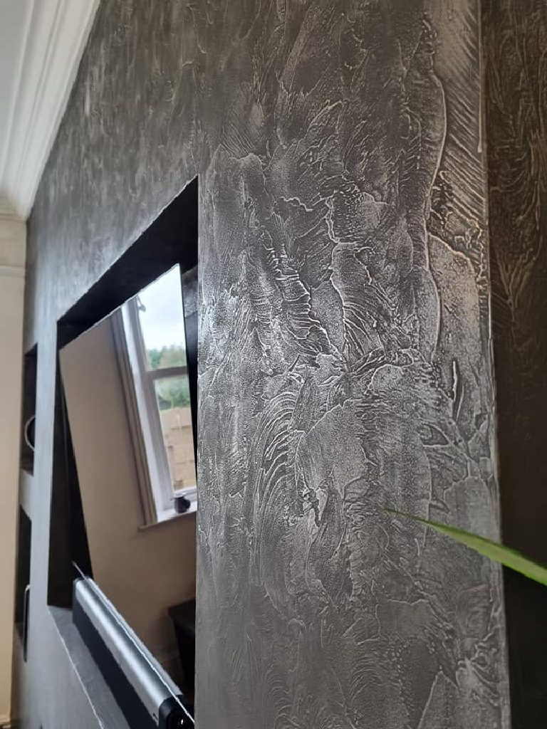 Close-up of the nickel surface running round the return edge