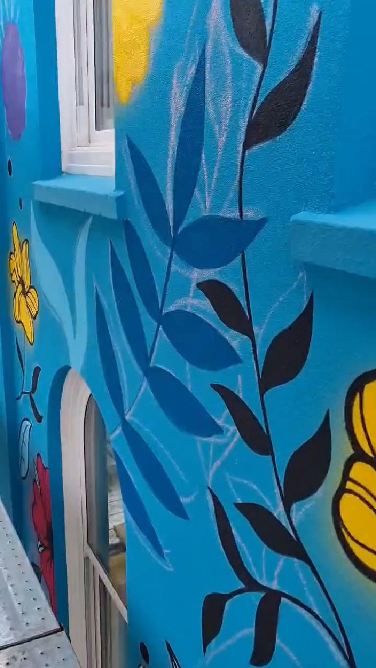 Leaves blocked in over the turquoise render with chalk guide lines still showing