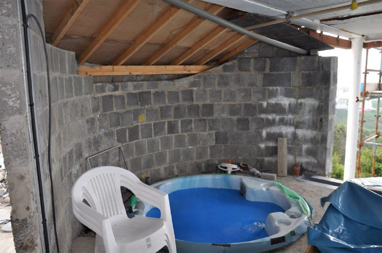 The curved wall prior to plastering