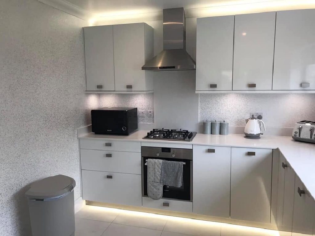 The finished kitchen, sparkle running behind the hob and along the walls