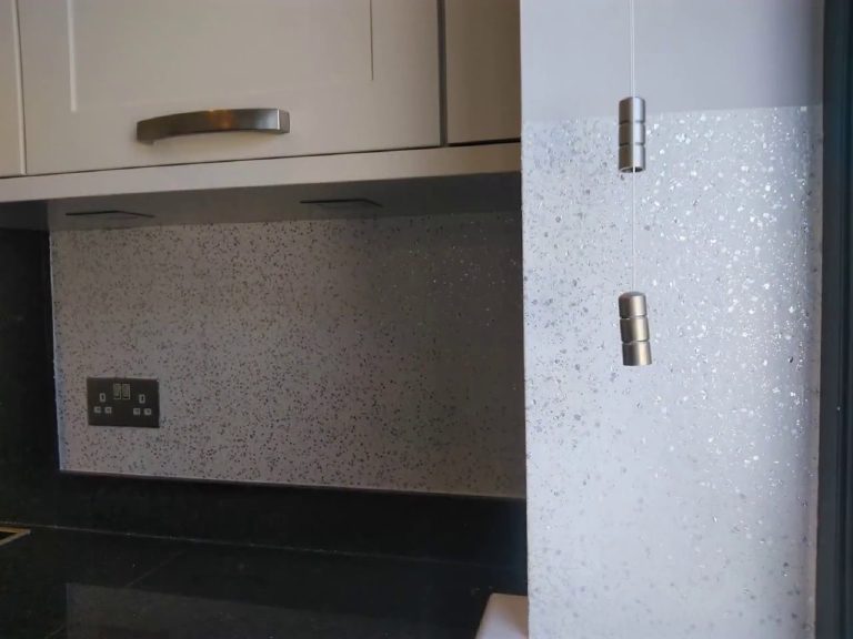 The flake finish running neatly behind the sockets