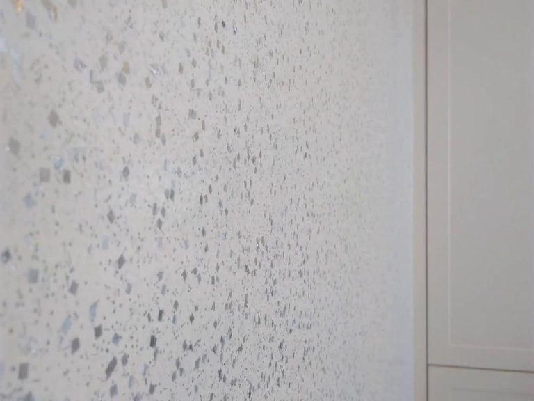 Close-up of the silver flakes under the lacquer