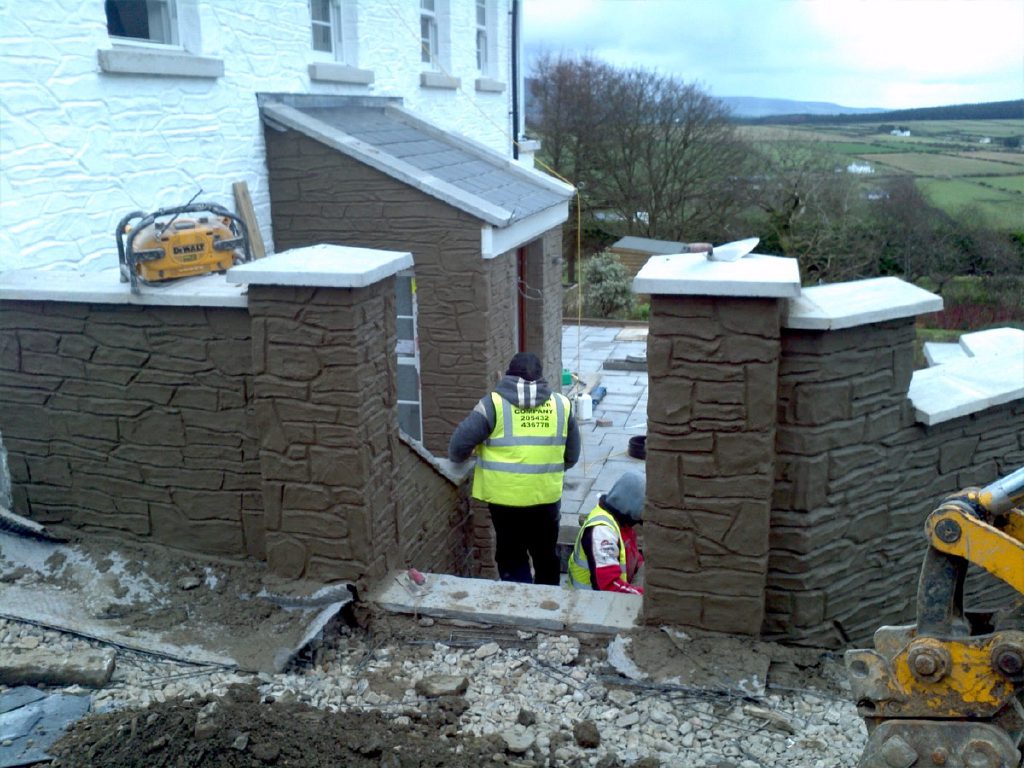 Imitation stone in sand and cement render