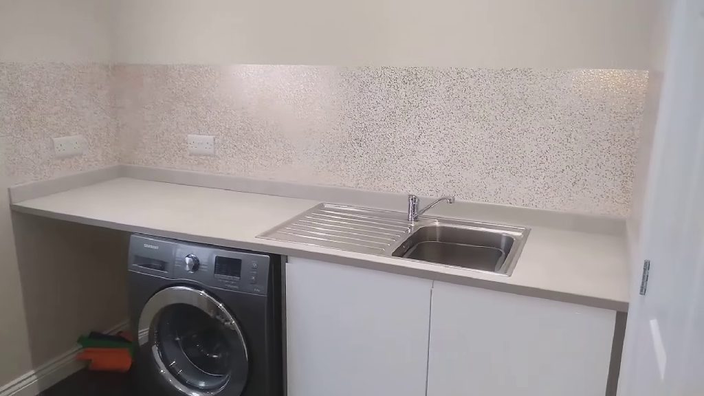 The utility room with the same white and copper glitter behind the worktop