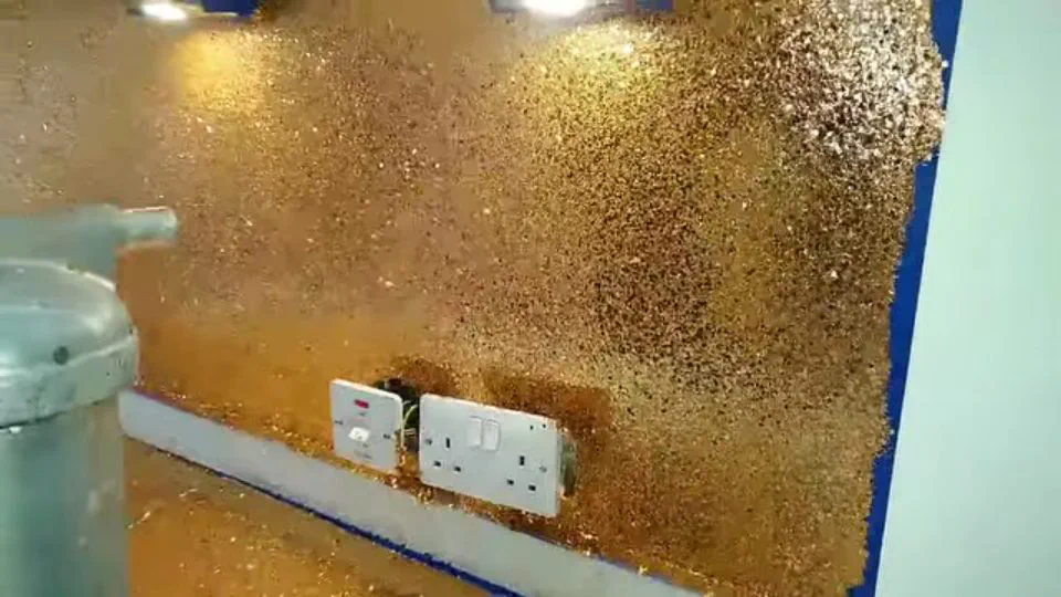 Adding some copper glitter to this kitchen, giving it that special look.